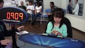 حل مکعب روبیک توسط دختر سه ساله در 47 ثانیه