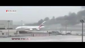 لحظه‌ی آتش گرفتن هواپیمای بوئینگ 777 هواپیمایی امارات