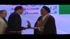 مسابقه دست‌بوسی وزیر بهداشت و حجت الاسلام دعایی با گزارش طنزپرداز کشور