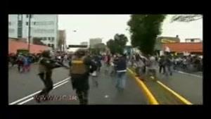 درگیری شدید میان دانشجویان پِرویی و نیروهای پلیس 