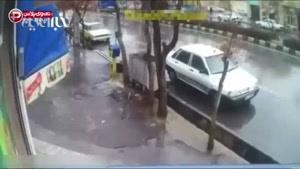 ویدیوی تصادف وحشتناک و دلخراش خودروی پراید با یک مرد از نگاه دوربین مدار بسته❗️😨