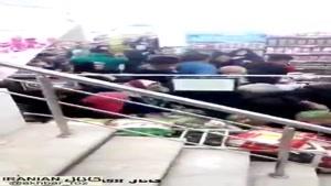 نحوه برخورد ما ایرانی ها با گرانی و تورم .خب اگه به جای هجوم یه بار نخریم تا جنساشون خراب بشه