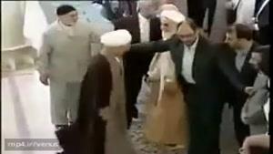 اصرارآيت الله رفسنجانی برای این که در نماز کنار احمدی نژاد نایستد.