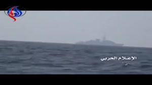 فیلم/انهدام کشتی جنگی سعودی در آب‌های یمن