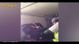 لحظه سرقت از چمدان های مسافران توسط کارگر حمل بار فرودگاه