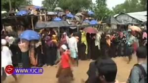 صف عریض و طویل زنان و کودکان روهینگیایی برای دریافت غذا در اردوگاه پناهجویان