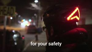 کلاه ایمنی دوچرخه سواری به رانندگان هشدار می دهد