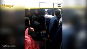 فریادهای زن جوانی که بین درب های مترو در ایستگاه شهید بهشتی تهران گیر کرده بود