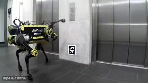 ویدئو بامزه از استفاده یک ربات از آسانسور