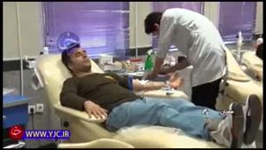 حضور گسترده مردم در پایگاه‌های اهدای خون برای کمک به مصدومان زلزله کرمانشاه