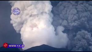 لحظه فوران کوه آتشفشان در اندونزی