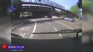 اقدام عجیب یک راننده هنگام مواجهه با دوچرخه سوار!