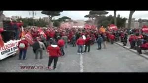 تظاهرات کارکنان شرکت تلکام ایتالیا در اعتراض به شرایط بد اقتصادی 