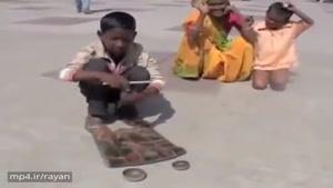 کودک شعبده باز هند