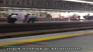 فیلمی از متروی شهرری و مردی که با چاقو به مسافران حمله کرد. 24 تیر 96