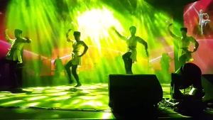 رقص آذری در کنسرت برج میلاد تهران