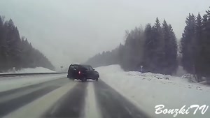 تصادف ماشین ها  در روزهای برفی و یخبندان 
