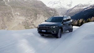 نمایش خودروی آفرود 2018 و 2019  جیپ در زمستان و مسیر های دشوار 