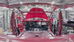 کلیپی از مراحل ساخت نمای داخلی خودرو تسلا مدل 3