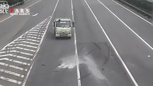 تصادف کامیونت با راننده خودرو
