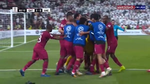 پرتاب دمپایی و اشیا به بازیکنان قطر پس از گل سوم