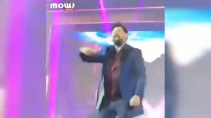 وقتی محمد علیزاده وسط کنسرتش میکروفن رو ول میکنه!😂