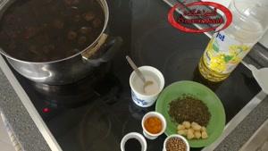 طرز تهیه ترشی گردو