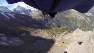 پرواز هیجان انگیز با Wingsuit  
