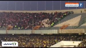 هجوم هواداران تیم فوتبال پرسپولیس به جایگاه سپاهانی ها