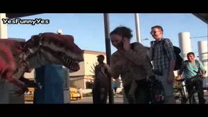 دوربین مخفی  دایناسور زنده در شهر و وحشت مردم