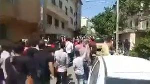 نماشا - شعارهای آتشین هواداران پرسپولیس علیه ایرج عرب