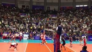 شادی تماشاگران بعد از برد ایران مقابل لهستان در والیبال 