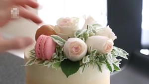 آموزش تزیین کیک با کوکی و گلهای طبیعی