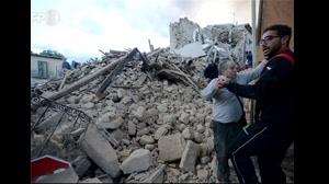 زلزله ۵/۷ ریشتری در خوزستان  لحظه زلزله در پاساژ علاالدین ایذه