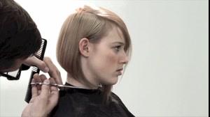 فیلم  آموزش جدیدترین متد کوتاه کردن مو در دنیا