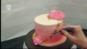 آموزش تزیین کیک با گلهای رز خامه ای