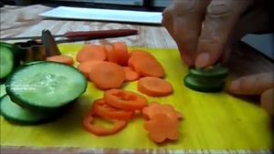 آموزش سبزی آرایی با هویج و خیار