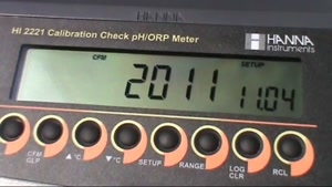 حراج ویژه pH/mV متر رومیزی با CAL Check هانا HANNA HI2221-01