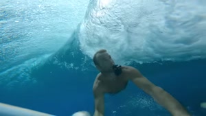 ویدیویی از یک موج سواری دیدنی با فیلمبرداری زیبا 
