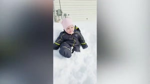 کلیپ خنده دار اولین بازی کودکان در برف