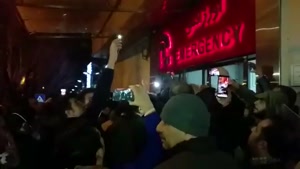همخوانی سوزناک «مرغ سحر» شجریان، مقابل بیمارستان 