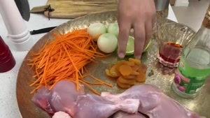 طرز تهیه خورشت هویج با مرغ زعفرانی