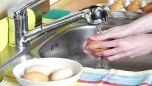 آیا باید تخم مرغ ها قبل از مصرف بشوییم 