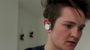 بررسی ویدیویی surface earbuds در یک نگاه