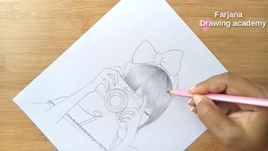 آموزش گام به گام طراحی با مداد - دختر با دوربین عکاسی