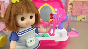 عروسک بازی کودکانه با داستان لوازم آرایش مو