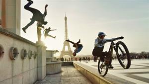 دوچرخه سواری و پرش از بام لندن تا پاریس