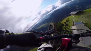 دوچرخه سواری در کوهستان جادویی 