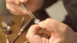 آموزش جواهر سازی |طلاسازی |ساخت جواهر (حکاکی متن روی دستبند)