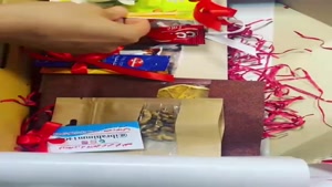 جعبه خرداد اشان باکس - یک بسته پر از اشانتیون رنگارنگ و هدای